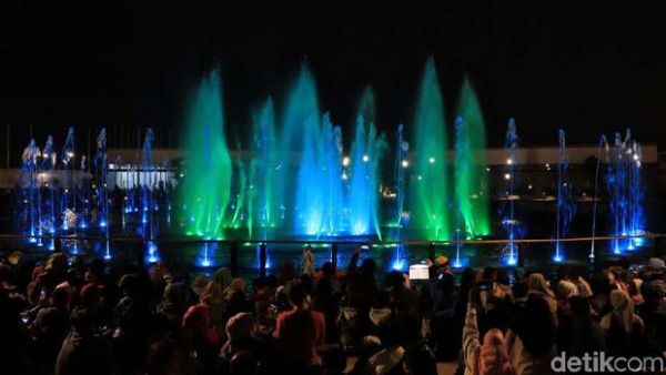 Sejak dibuka 17 Agustus lalu, ruang publik Kiara Artha Park, Kota Bandung, selalu ramai dikunjungi. <div class=