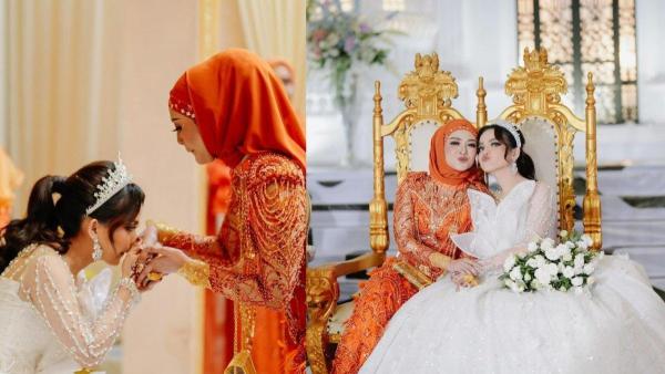 Putri Isnari dengan istri kedua Haji Alwi