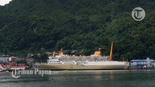 KM Dobonsolo bersandar di Pelabuhan Laut Jayapura, Minggu (25/7/2021) Sore.