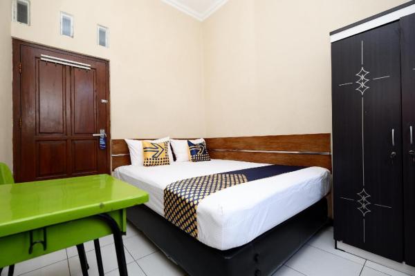 SUPER OYO 2209 Solo Point Guest House Syariah, rekomendasi hotel murah di Solo yang bisa menjadi tempat pilihan untuk menginap.