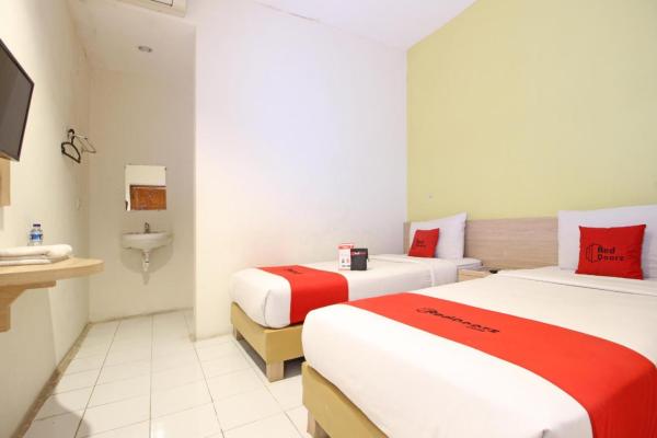 RedDoorz Plus @ Slamet Riyadi