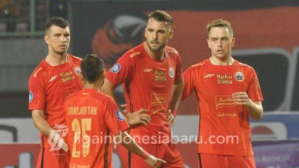 Maciej Gajos (kanan) bersama Marko Simic, Niko Simanjuntak, dan Ondrej Kudela saat pertandingan Persija vs Bhayangkara FC, 16 Juli 2023