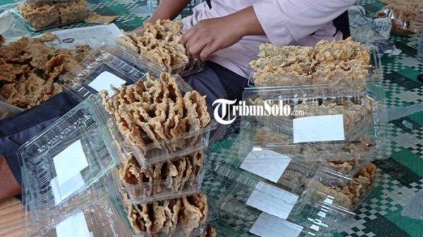 Keripik tempe benguk, salah satu makanan yang banyak dicari saat lebaran.