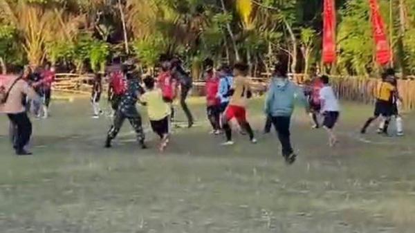 Baku hantam penonton dan pemain liga tarkam di Pinrang