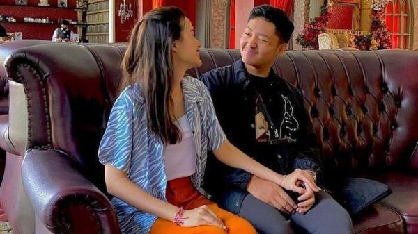 Azriel Hermansyah dan Sarah Menzel. 