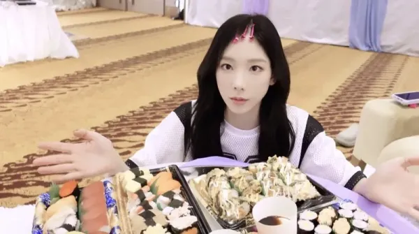 Taeyeon SNSD Cicip Sushi AEON Saat di Indonesia, Netizen Bilang Begini