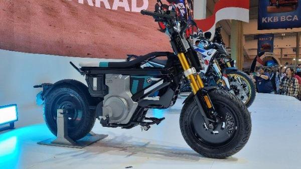 Motor listrik BMW CE 02