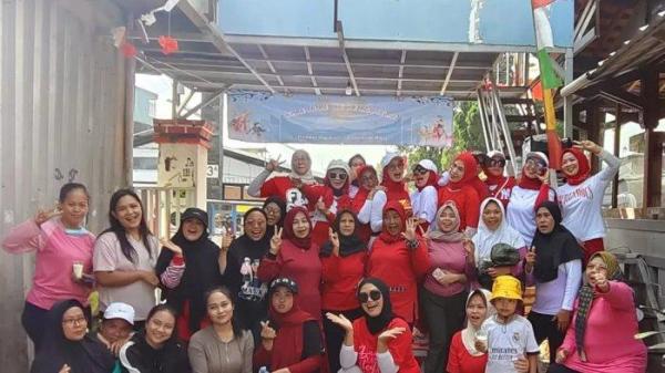 Senam zumba bersama warga