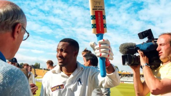 6,6,6,6,6,4,4,4..... This batsman created havoc in England's county, did not score a century or a double century but played an innings of 501 runs 1