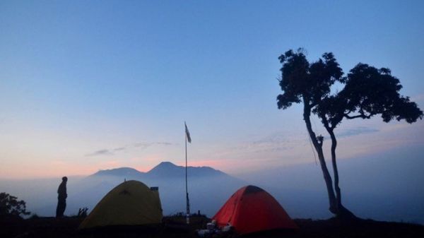 Gunung Kencana, tempat wisata Bogor dengan ketinggian 1803 Mdpl yang punya jalur pendakian cukup menantang.