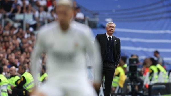 Pelatih Real Madrid Carlo Ancelotti (kanan) 
