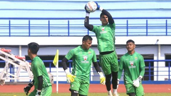 Pemain Persib menjalani sesi latihan pagi di Stadion Arcamanik, Jalan Pacuan Kuda, Kota Bandung, Jawa Barat, Senin (12/8/2024).