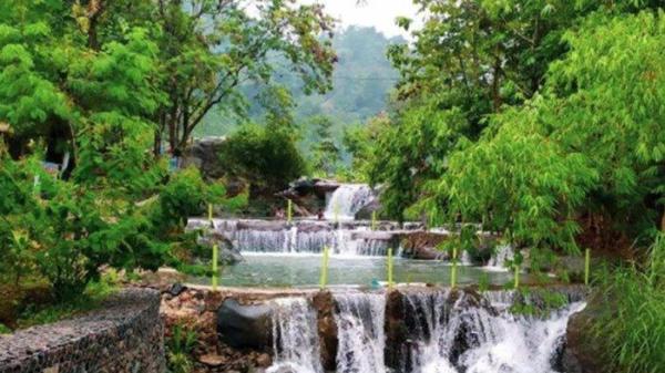 Keindahan Leuwi Pangaduan, tempat wisata di Bogor dengan air terjun berundak yang bisa jadi spot foto instagrammable.