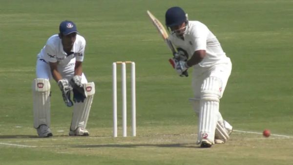 6,6,6,6,6,4,4,4,4..... A storm named Kedar Jadhav came in Ranji, he stunned the fans by playing a marathon innings of 327 runs 1
