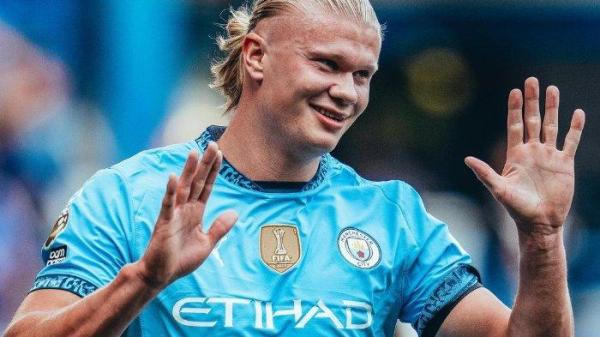 Selebrasi Erling Haaland saat menjebol gawang Chelsea di Liga Inggris, Minggu (18/8/2024).