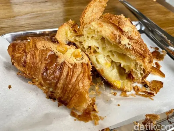 The Wheat: Krenyes Gurih! Di Sini Ada Croissant Jasuke hingga Roti Bloeder Artisan