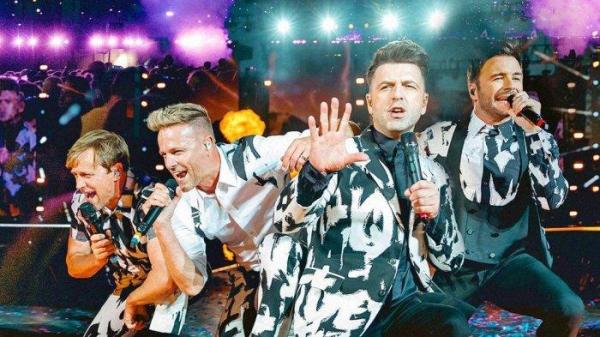 Penonton mengapresiasi dan mengucapkan terima kasih untuk Westlife. Foto ilustrasi kemeriahan konser Westlife di Kota Cork, Irlandia.