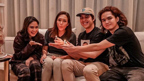 Dul Jaelani mengungkapkan fakta jika dirinya pernah cemburu terhadap kakaknya sendiri, El Rumi.