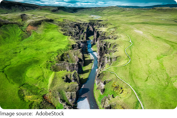Fjaðrárgljúfur Canyon Walk
