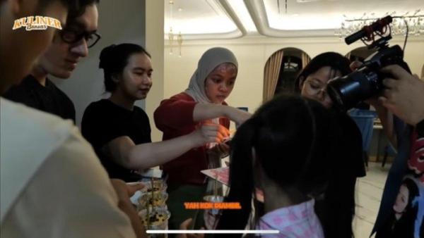 Keluarga siapkan kejutan untuk Sarwendah jam 12 malam