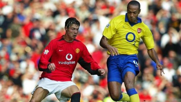 Cristiano Ronaldo dan Thierry Henry saat masih bermain di Liga Inggris.