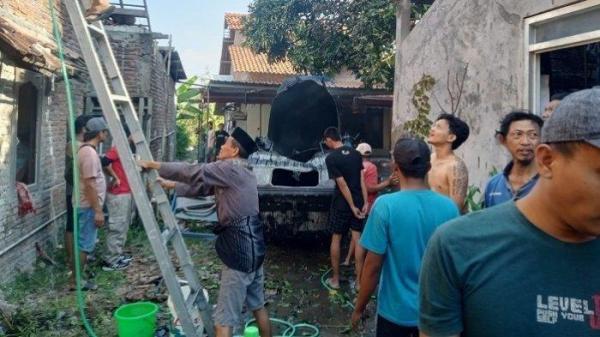 Suasana lokasi ledakan truk tangki solar saat di las di Jalan Widuri, Kelurahan Bangetayu Kulon, Kecamatan Genuk, Kota Semarang, Jawa Tengah, Jumat (30/8/2024) sekira pukul 15.00 WIB.