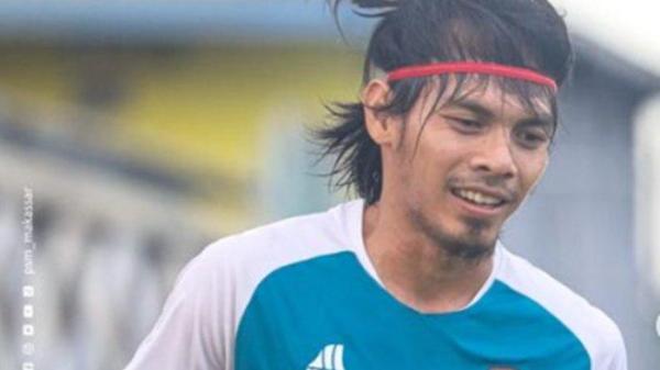 FOTO Aksi Rasyid Bakri di sela latihan PSM Makassar. Ada juga nama pemain senior PSM Makassar yakni Rasyid Bakri yang belum diturunkan Bernardo Tavares di Liga 1.