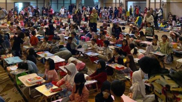 Alfamart menggelar lomba mewarnai dan menggambar di 10 kota untuk anak-anak tingkat Pendidikan Usia Dini (PAUD) dan Sekolah Dasar (SD).