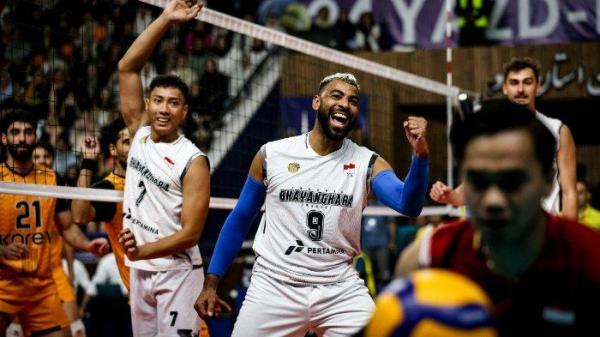 Earvin N'Gapeth (nomor 9) saat berselebrasi di pertandingan Shahdab Yazd vs Jakarta Bhayangkara Presisi pada AVC Club Championship 2024 di Yazd, Iran, Minggu (8/9/2024) malam WIB.
