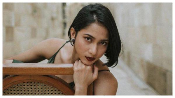 Aghniny Haque, pemeran utama dalam film terbaru karya Hanung Bramanto, 