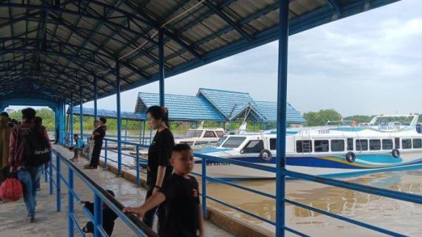 Aktivitas di Pelabuhan Kayan II, Tanjung Selor, Bulungan, Kalimantan Utara.