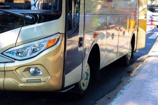 Sleeper Bus Jakarta - Solo. Foto Hanya Ilustrasi Bukan Tempat Sebenarnya. Sumber Foto: Unsplash.com/Hobi industri