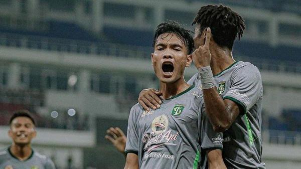 Brylian Aldama tampil pada laga Persebaya Surabaya vs PSIS Semarang. Tapi gelandang muda asli didikan Bajul Ijo itu menangis usai laga