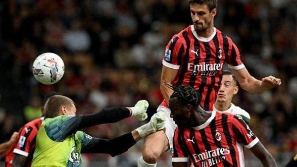 Hasil pertandingan Liga Italia antara AC Milan vs Venezia berakhir dengan skor 4-0. <div class=
