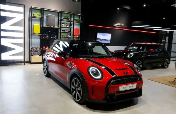 BMW Group Indonesia, MINI Asia bersama dengan PT Plaza Auto Raya terus memberikan layanan premium guna memanjakan pelanggan dan fansnya di Jawa Timur.