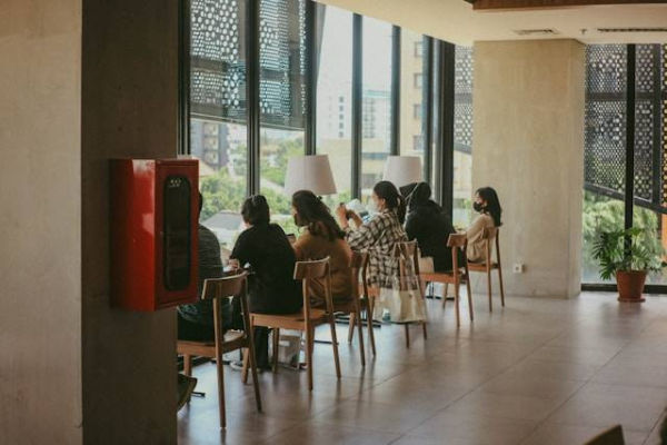 Rute ke Taman Ismail Marzuki, gambar hanya ilustrasi, bukan tempat sebenarnya. Sumber: Unsplash/Falaq Lazuardi 