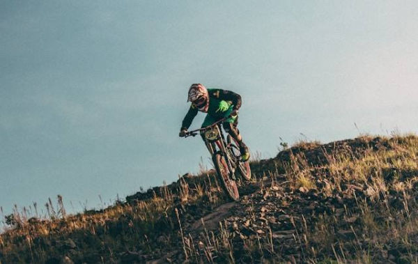 Ilustrasi Cara Memilih Sepeda Downhill, Unsplash/Andrei J Castanha