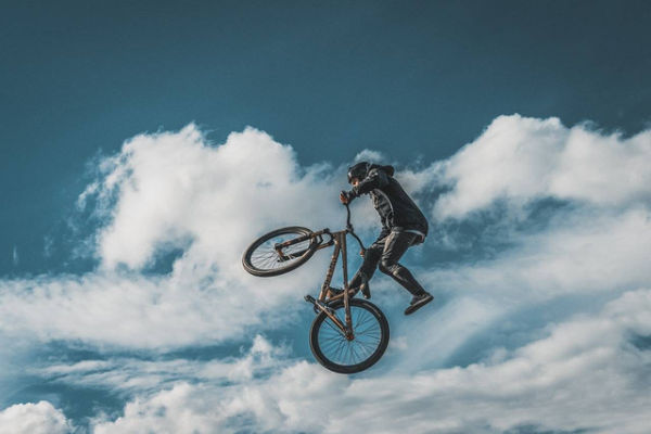 Ilustrasi sepeda downhill 1 jutaan, Foto: Pixabay/Evgeniadakar
