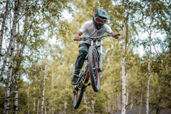 Ilustrasi Rekomendasi Sepeda Downhill untuk Pemula, Unsplash/Ruben Christen