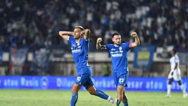 Persib Bandung vs PSIS Semarang berakhir dengan skor 2-1. Walaupun sang pencetak gol absen, yaitu DDS. Kemenangan dan sumbangan gol diberikan oleh Tyronne & Gustavo. 