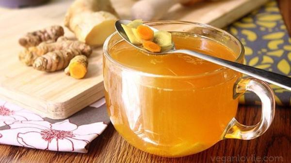Turmeric Tea atau teh kunyit.