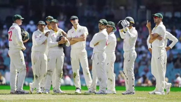 32 fours-1 six... Pakistani bowlers were blown away like cotton, Australian captain hit a triple century in just this many balls 1