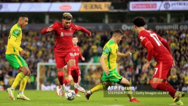 Alex Oxlade-Chamberlain dari Liverpool selama pertandingan Putaran Ketiga Piala Carabao antara Norwich City dan Liverpool di Carrow Road pada 21 September 2021 di Norwich, Inggris. (Foto oleh Stephen Pond/Getty Images)