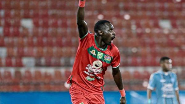 Selebrasi Flavio Silva saat mencetak gol pada laga PSBS Biak vs Persebaya di Liga 1 2024/2025 pada Minggu (22/9) malam WIB.