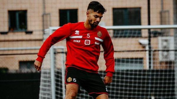 Pemain Timnas Indonesia Sandy Walsh saat melakukan latihan bersama tim KV Mechelen untuk pertandingan Liga Pro Belgia musim 2024/2025.