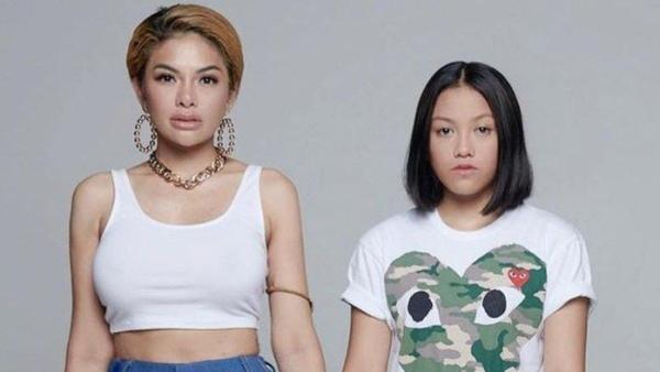 Nikita Mirzani dan Laura Meizani pemotretan bersama
