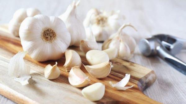 Bawang putih merupakan salah satu bahan alami untuk mengatasi rayap.