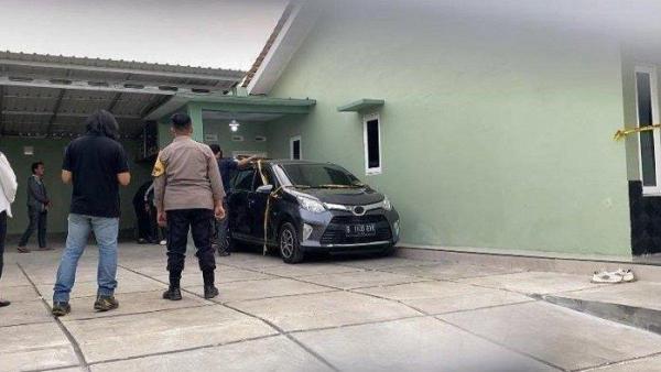 Perampok di rumah korban di Kampung Cimayang, Desa Cimayang, Pamijahan, Bogor, Jawa Barat.