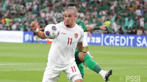 Aksi penyerang Timnas Indonesia, Ragnar Oratmangoen saat melawan Arab Saudi pada laga perdana Grup C putaran kedua Kualifikasi Piala Dunia 2026 zona Asia, pada Jumat (6/9/2024) dini hari WIB.