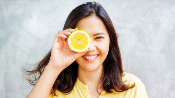 Manfaat buah lemon untuk kecantikan kulit.